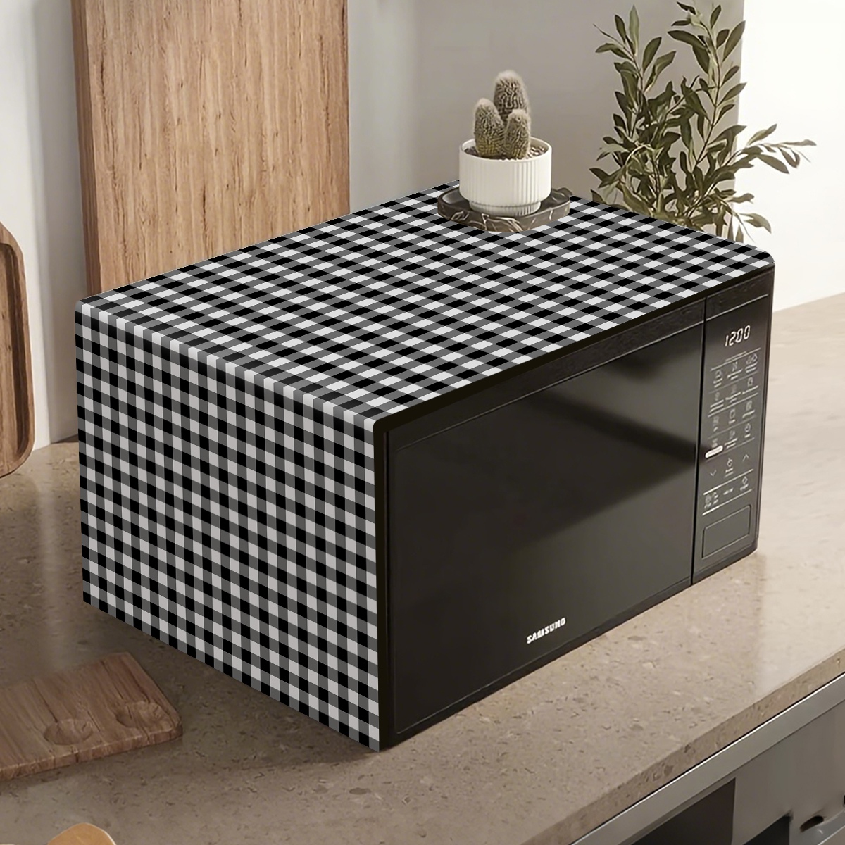 Kitchen Appliances In White - غطاء واقي للميكروويف بنقشة مربعات سوداء